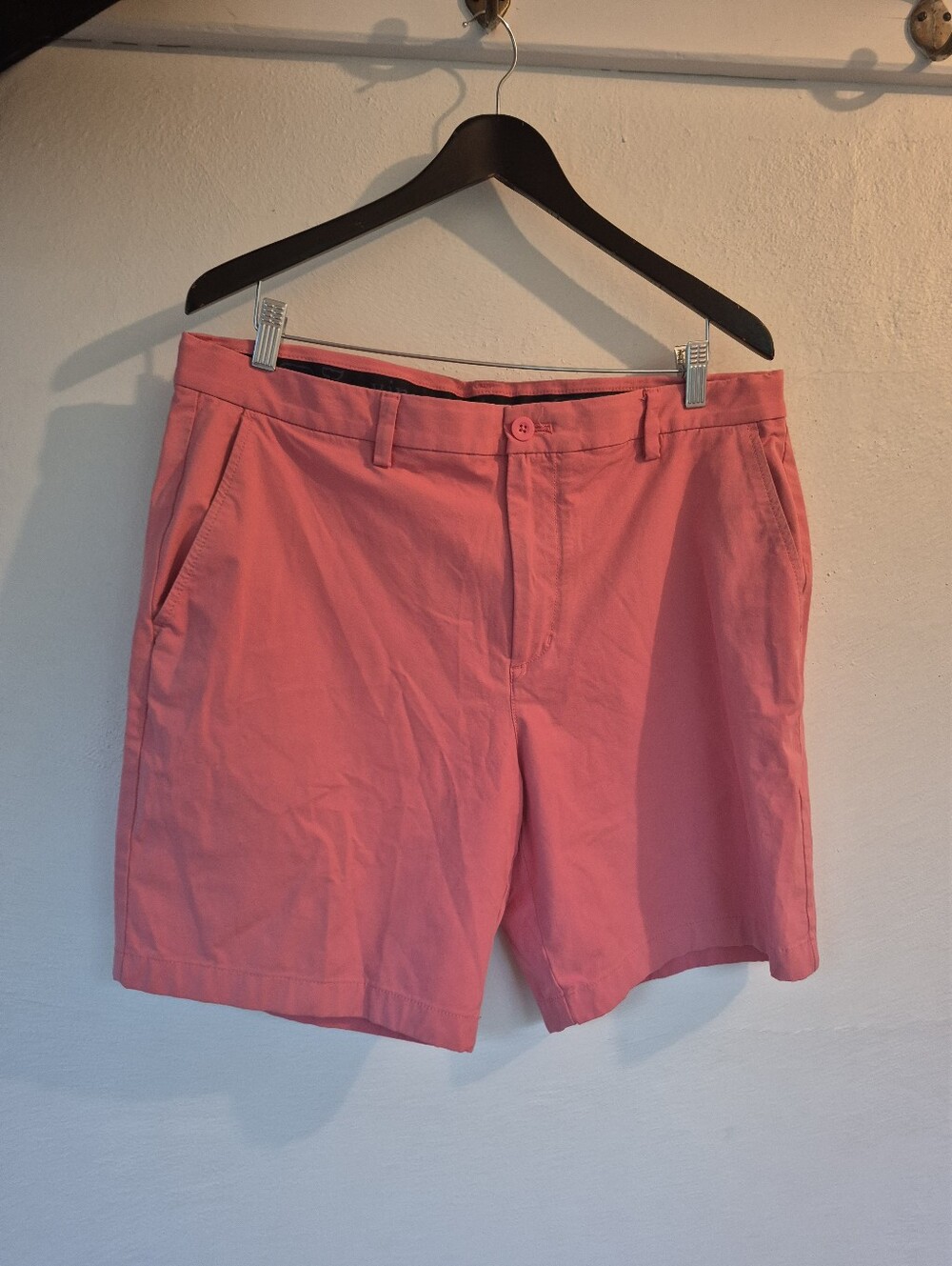 Vineyard Vines Performance Pink Shorts Size 36